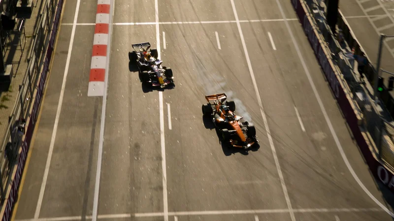 2026 Azerbajdzjan Grand Prix: Piastri droppar från P3 till P15 efter Turn 1 låsning