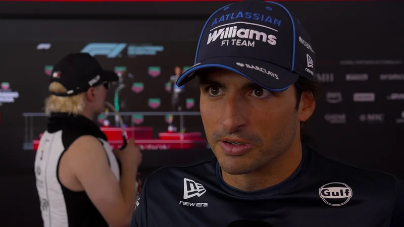 Sainz llama penalización para Alonso chocar “un poco innecesario”