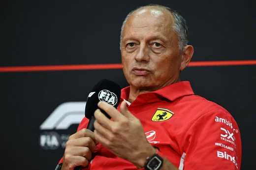 Fred Vasseur volta a fofocar sobre o seu futuro enquanto Ferrari entra para acalmar o barulho