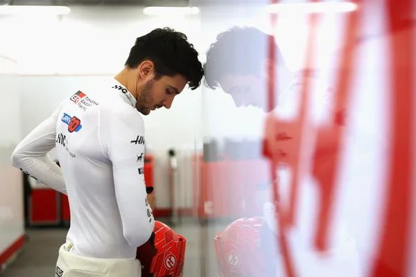 Esteban Ocon dampen op Baku kwalificeren gele vlag als Haas auto's missen op Q3