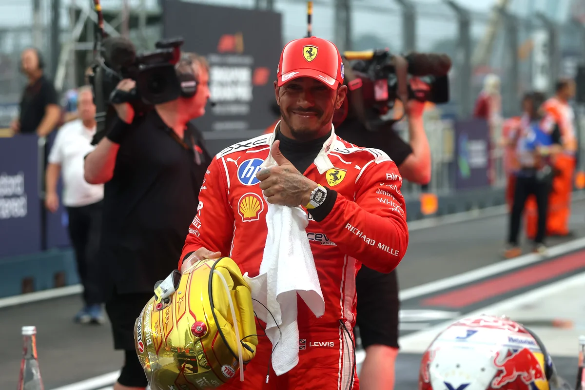 Lewis Hamilton takes p2 in wet Singapore sprint as traffic chaos hits the grid