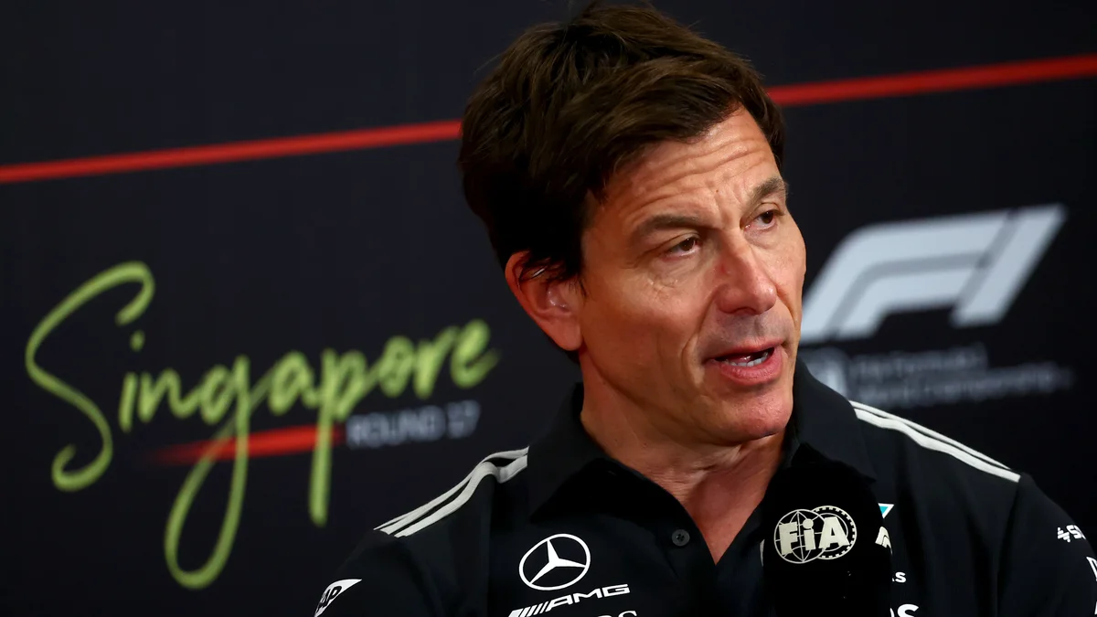 Toto Wolff sbatte voci 'senza cervello' sul favoritismo del pilota Mercedes