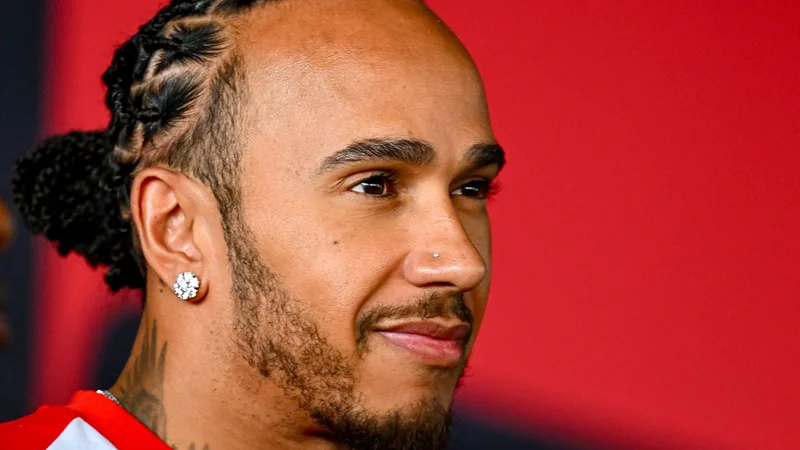 Lewis Hamilton kallar sista fem tävlingar "test race" som Ferrari ögon 2027 titel kamp