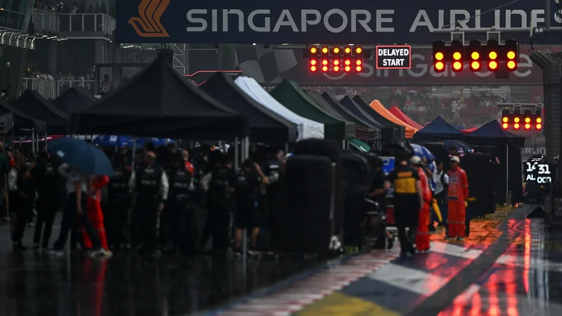 LIVE COVERAGE: Singapore Sprint start delayed as rain falls
