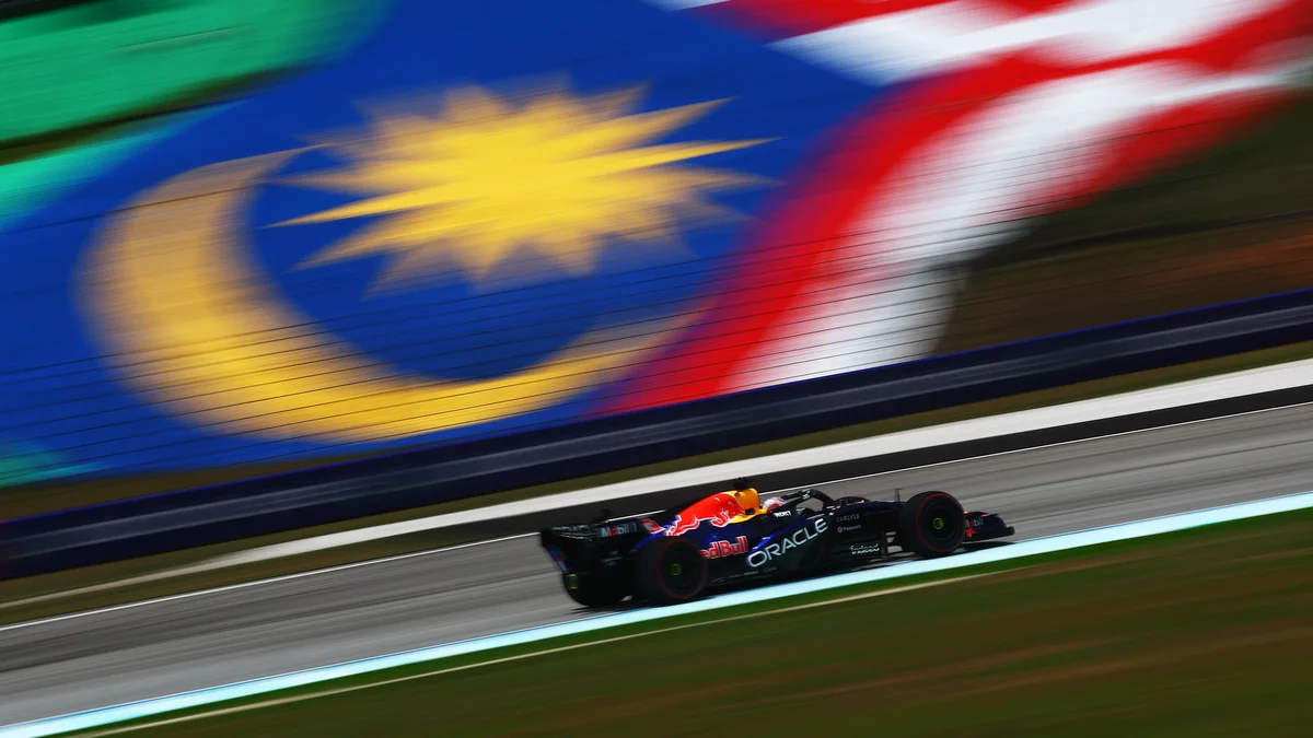 Verstappen and Hamilton share the front row for the Bahrain Grand Prix in Malaysia
