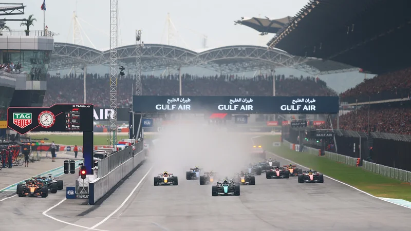 Chuva e caos agitam a volta de abertura em Sepang