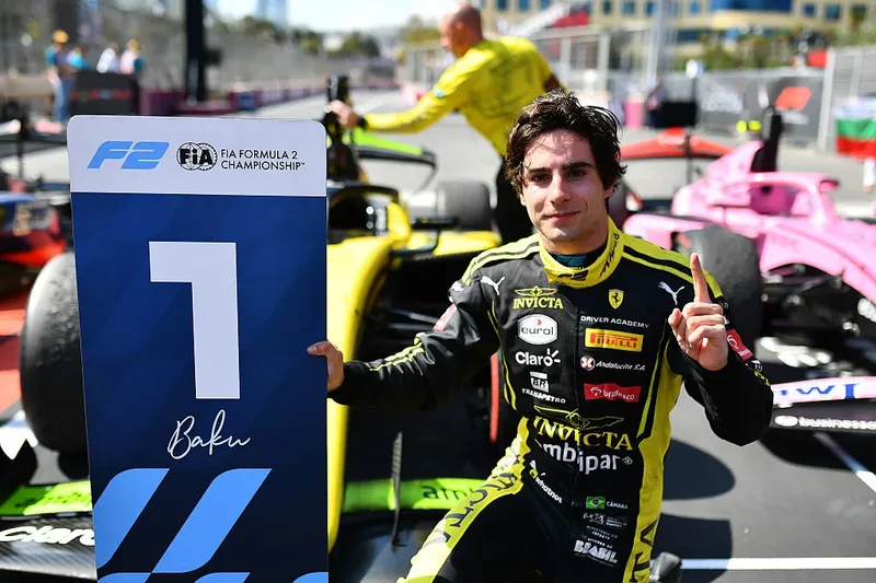 Câmara erft Baku feature race overwinning als titel lead groeit