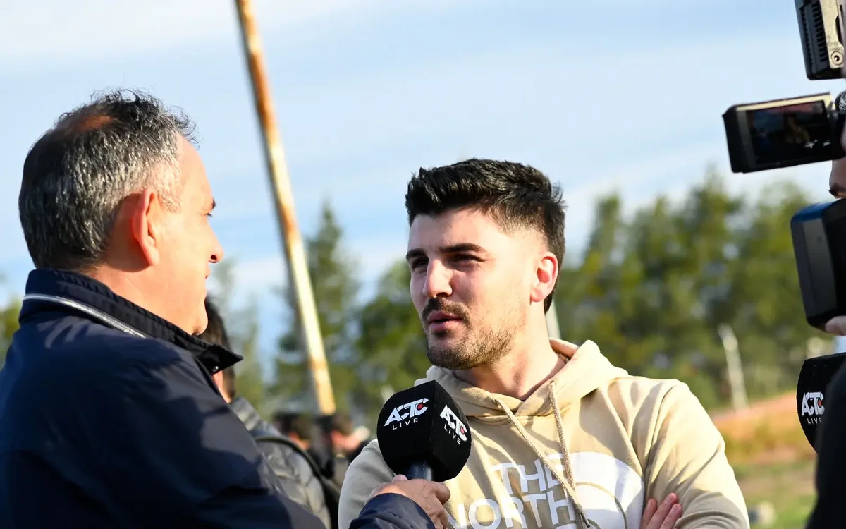 Elio Craparo fights through the field in Rosario to keep slim Copa de Oro hopes alive