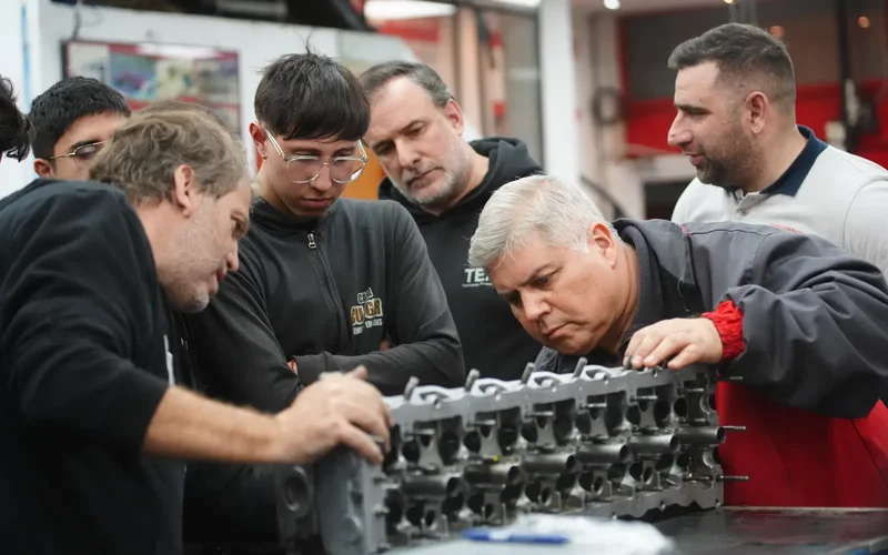 Practical mechanics masterclass held for motorist diploma students