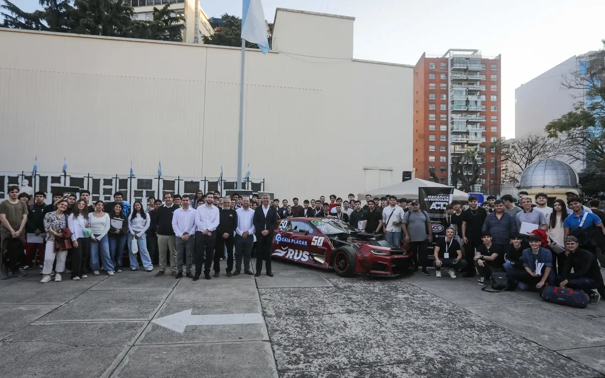 ACTC Educación brings turismo carretera to "ingeniería por un día"