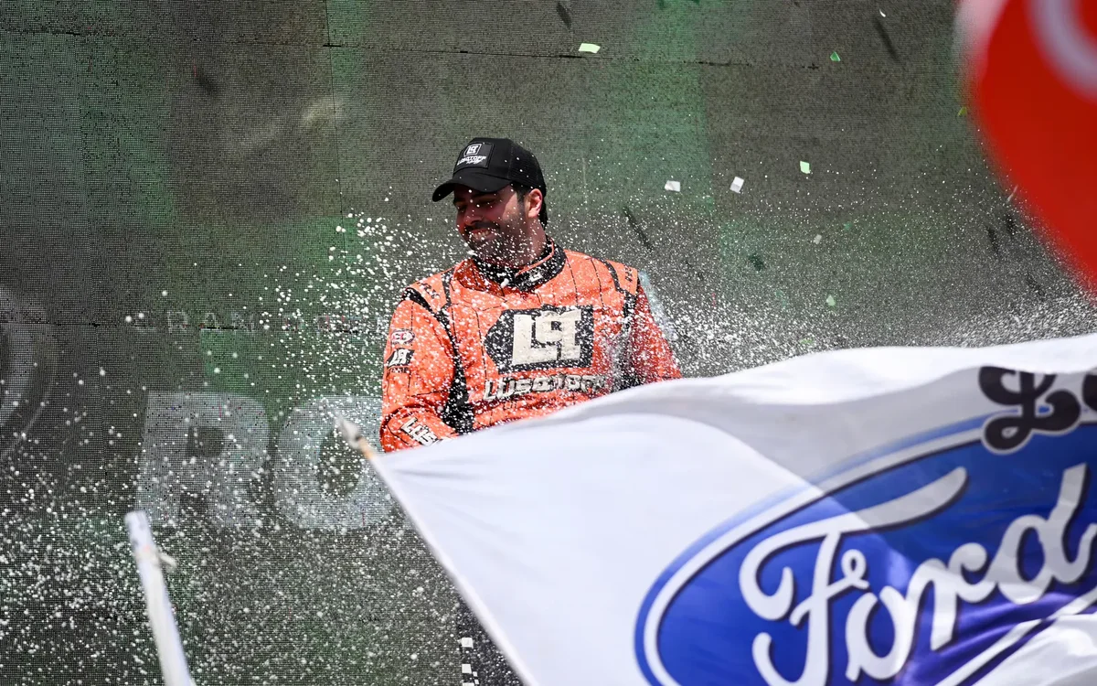 Mauricio Lambiris dominates in Rosario to claim stunning victory
