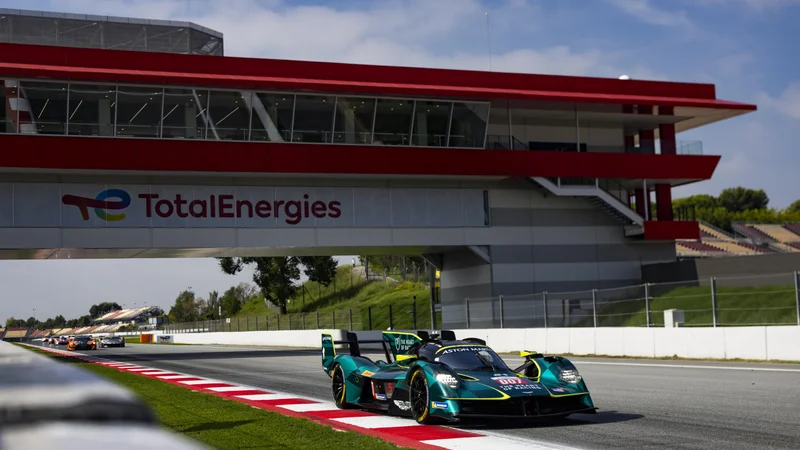 Aston Martin leidt Hypercar en McLaren tops LMGT3 in Barcelona gratis training 2