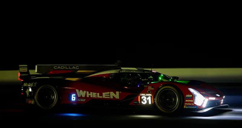Jack Aitken führt insgesamt, als Motul Petit Le Mans letzte zwei Stunden eintritt