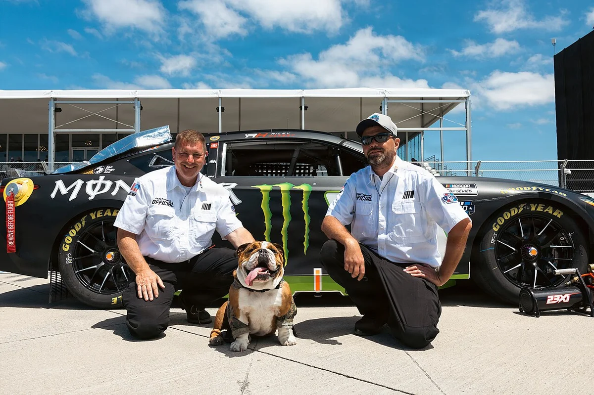 Jeremy Bullins flyttar till Legacy Motor Club som besättningschef för Riley Herbst
