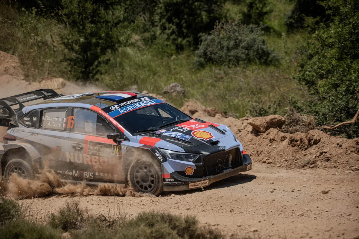 Fourmaux guida Hyundai one-two come Solberg in Sardegna