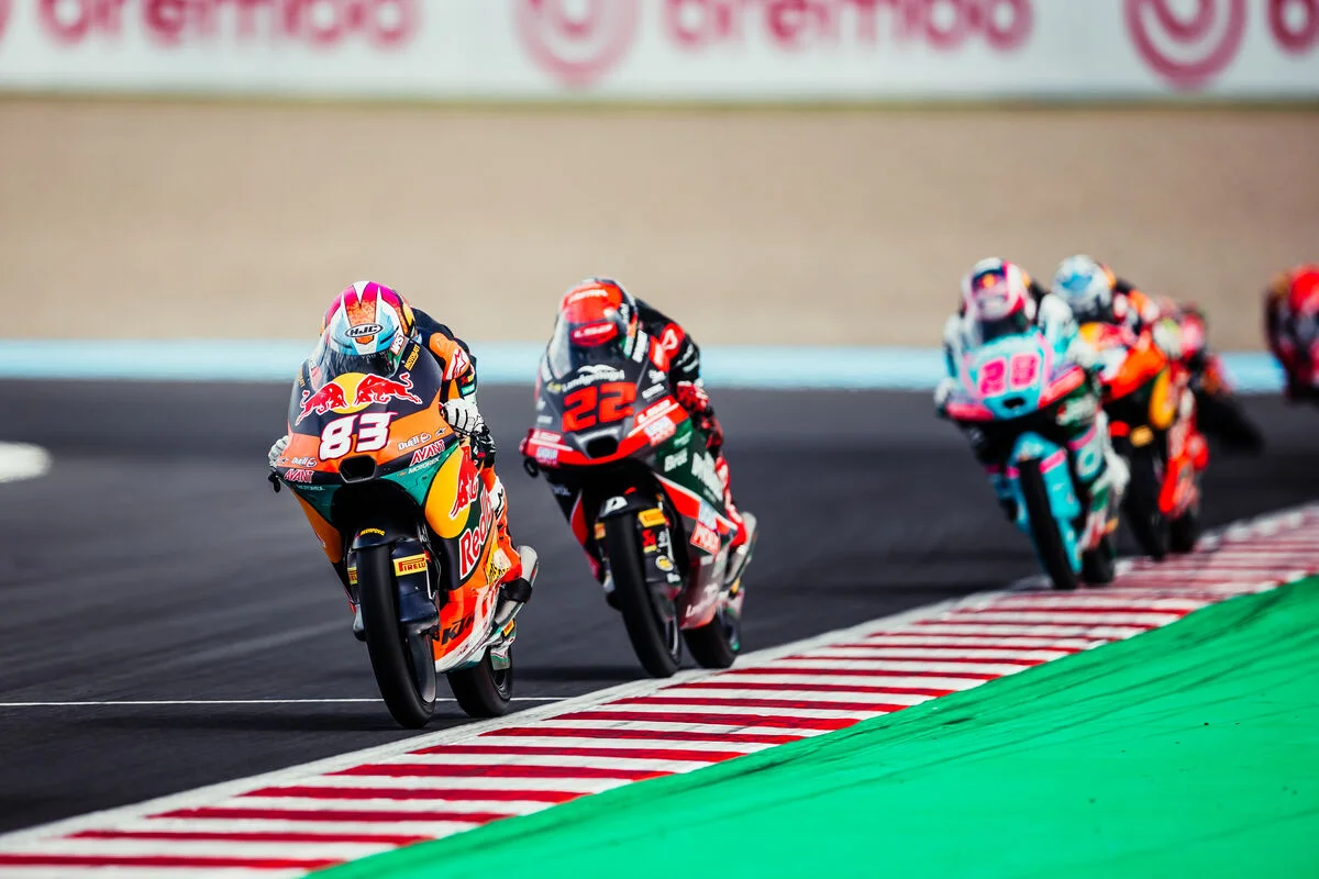 Alvaro Carpe sets the pace as Joel Kelso chases at Phillip Island