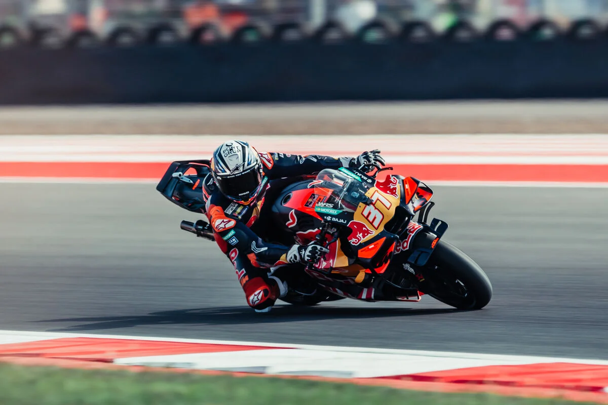 Le squadre della MotoGP hanno detto che il Gran Premio del Qatar dovrebbe andare avanti